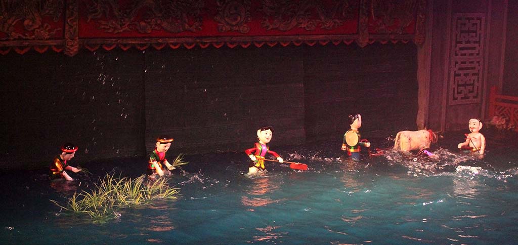 Spectacle des marionnettes sur l'eau à Hanoi