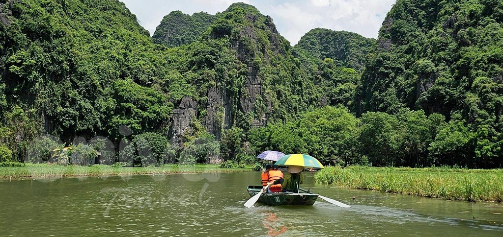 Voyage Vietnam 15 jours, balade en sampan à Ninh Binh