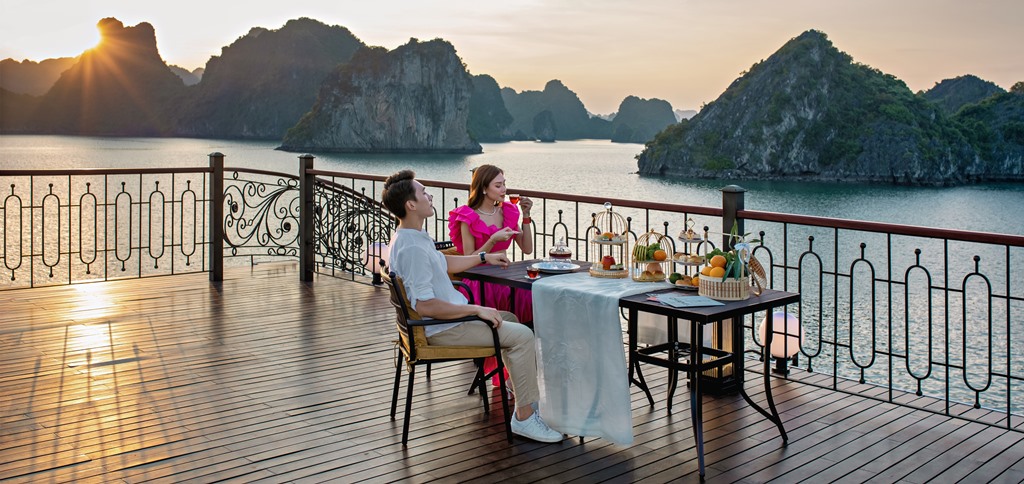 Croisière de luxe dans la baie de Halong