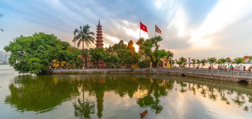 Belle pagode Tran Quoc à Hanoi