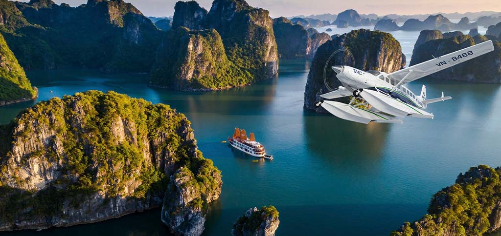 Survol en hydravion dans la baie de Halong